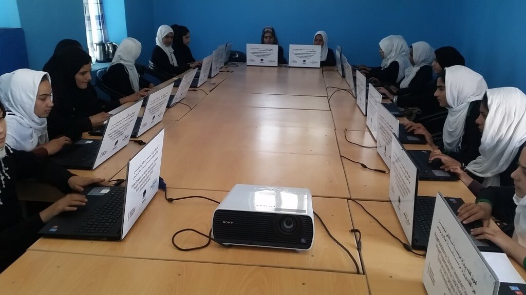 Afganistani arvutiklassid. Foto: Arash Khan