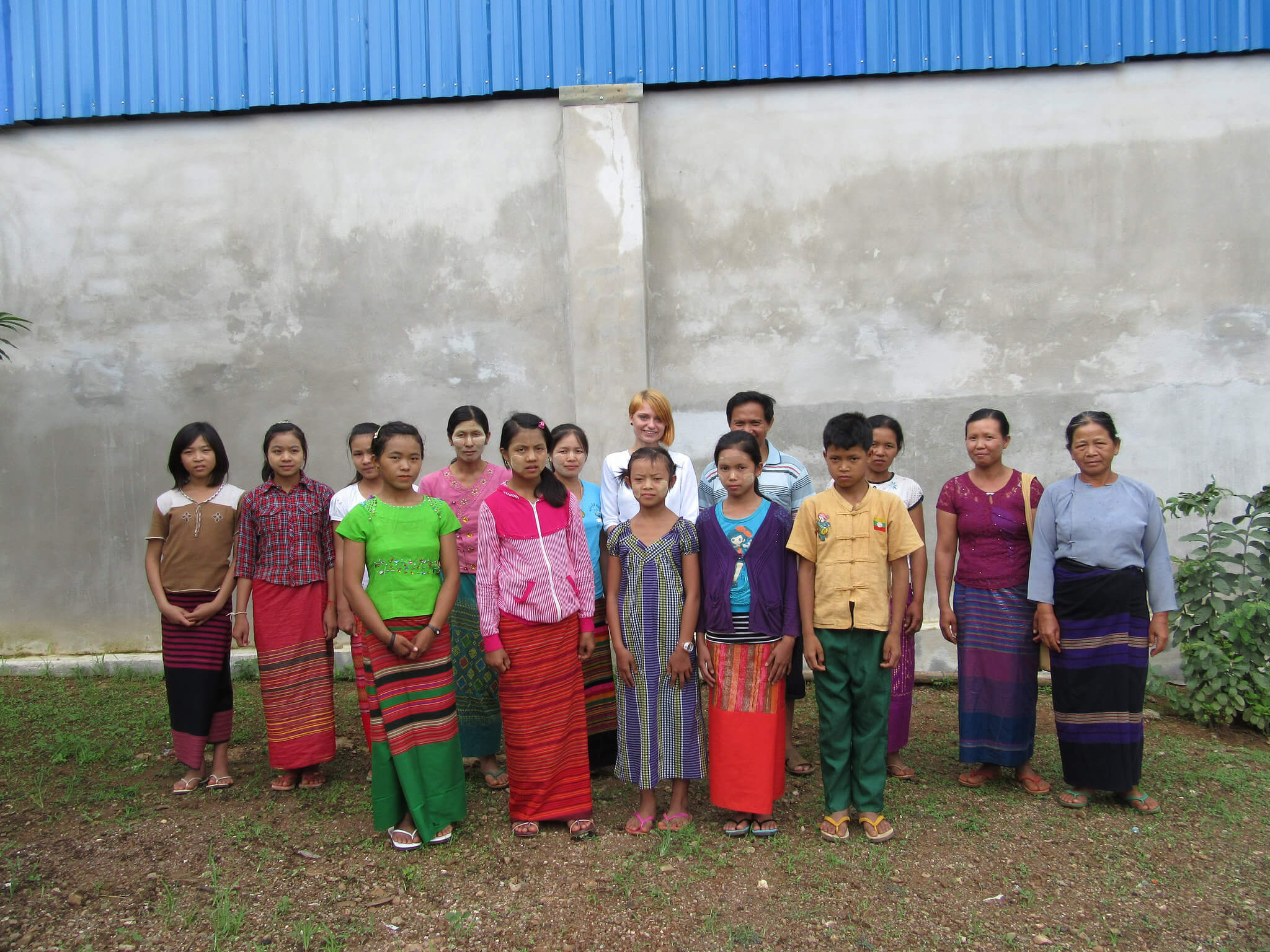 Birmablogi-toetuslapsed vanematega Mondo